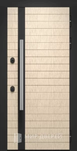 Стальная дверь в квартиру с красивым дизайном с ручкой планкой №29 внешняя - фото